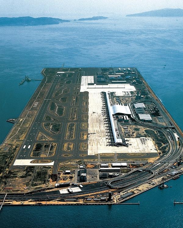 Terminalin inşasında 10.000 işçi ve 80 gemi kullanılmış ve inşaat tam 3 yılda tamamlanmıştır.