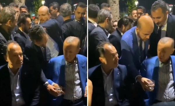 Fatih Erbakan ile birlikte Hatay'da bulunan Erdoğan bir parkta oturduğu sırada koruması tarafından kendisine uzatılan suyu almazken, o su oğlu Bilal Erdoğan tarafından uzatılınca aldı.