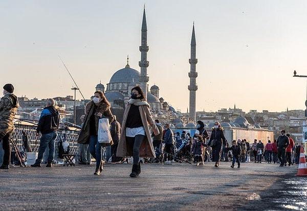 Firmalar diğer illerle karşılaştırıldığında İstanbul'da eleman bulmakta daha fazla zorluk yaşıyor. İstanbul'da çalışan vatandaşlar ise ellerindeki imkana göre şehir dışına tayinlerini istiyor.