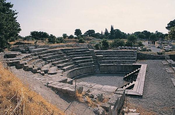 The Archaeological Site: Tracing the Footsteps of Ancient Troy