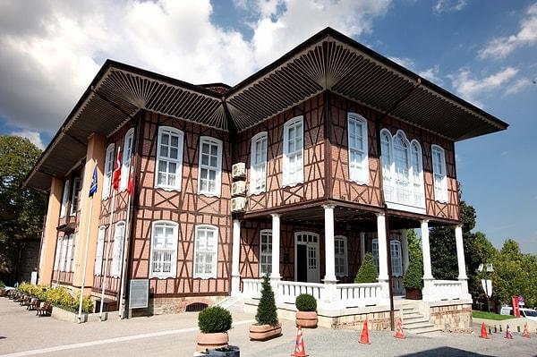 Bursa City Hall: Reimagining Traditional Design