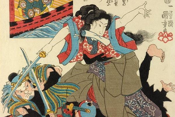 12. ve 19. yüzyıllar arasında feodal Japonya'da samuray kadınlar, kılıç, naginata, ok ve yay kullanma konusunda eğitim alırlardı.