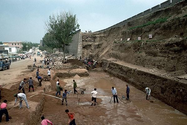 13. Çin Seddi'nin yapı taşlarından bazıları 2040'dan önce kaybolabilir.