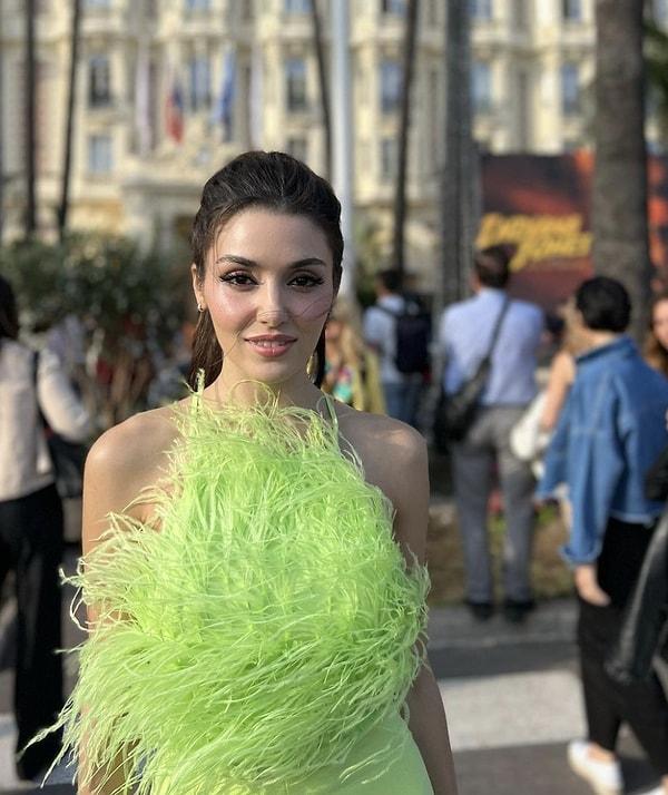 Hande Erçel, Cannes kombinleriyle göz kamaştırdı. Bu kombinlerini Instagram hesabı üzerinden takipçileriyle paylaşmayı da ihmal etmedi.