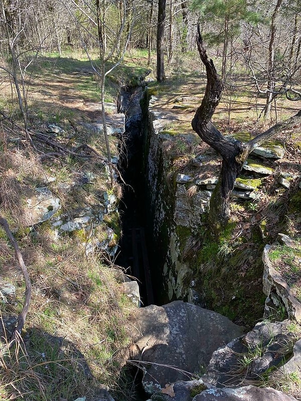 48. «Трещина рядом с местом, где я живу»