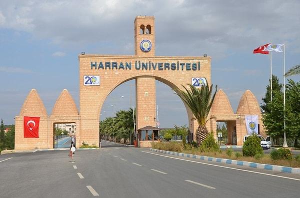Cumhurbaşkanı Recep Tayyip Erdoğan 16 Nisan 2023’te Şanlıurfa’da “Kardeşlerim, Harran Üniversitesi’ni kim yaptı?” diyerek, Harran Üniversitesi’nin kendisinin döneminde yapıldığını iddia etti.