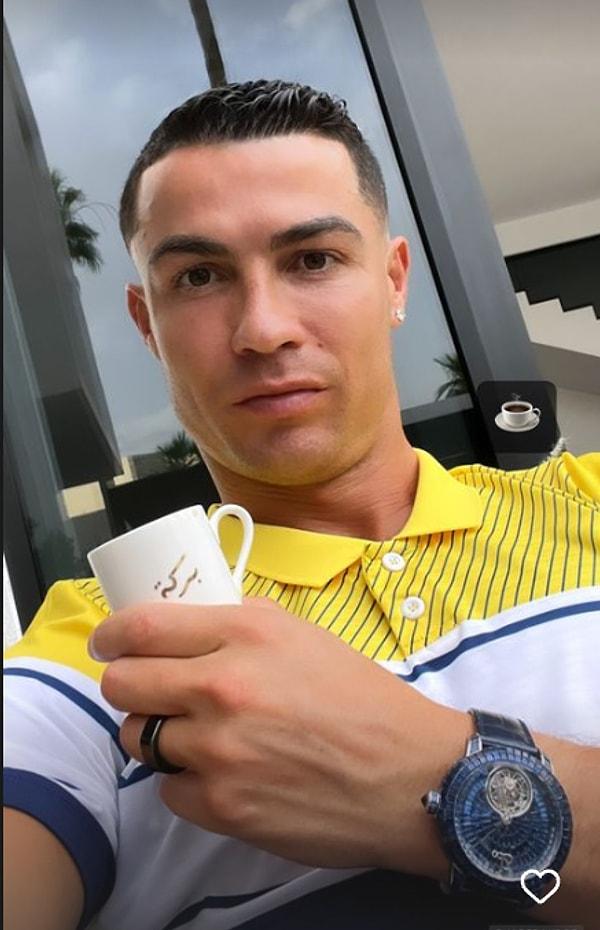 Ronaldo'nun Instagram hikayesinde paylaştığı bu fotoğrafta taktığı saat de meraklı gözlerden kaçmadı.