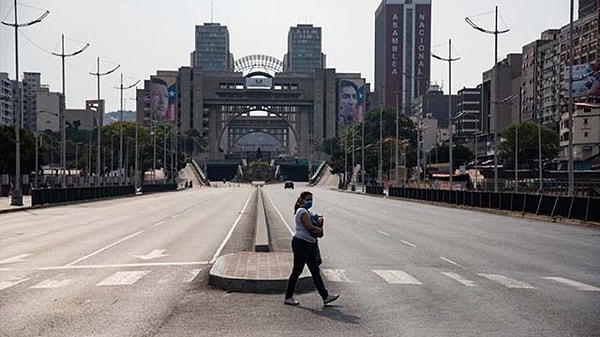 Venezuela'nın başkenti Karakas'ın merkezinde yer alan ve tarihi açıdan sembolik olan caddelerden birine "Türkiye Cumhuriyeti Caddesi" adı verildi.