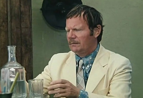 6. Как зовут актера?