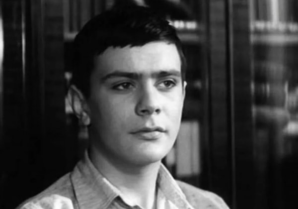 10. Как зовут актера?