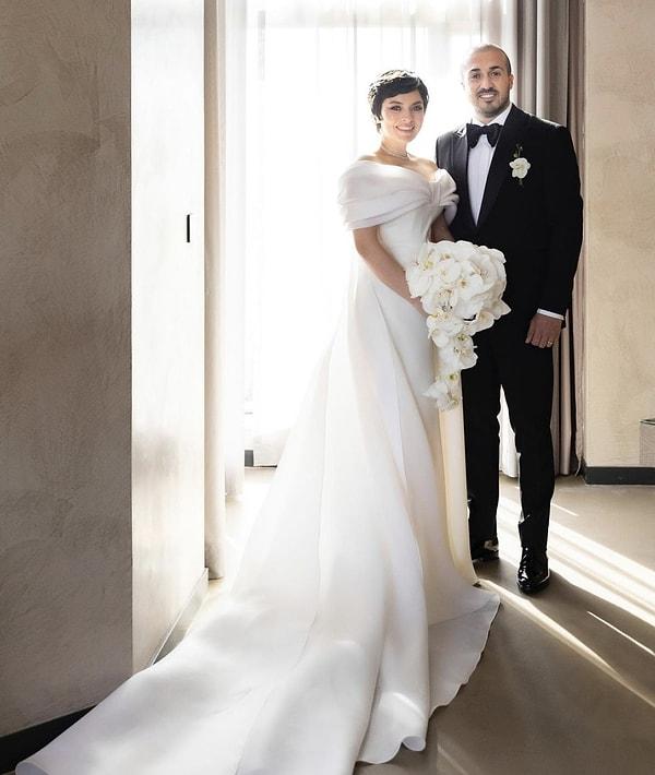 2019'dan beri birlikte olduğu Mustafa Aksakallı'yla geçtiğimiz mayıs ayında evlenen Ezgi Mola, düğünden kısa bir süre bebek beklediklerini duyurmuştu hatırlarsanız!