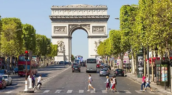 8. Какая из этих стран граничит с Францией?