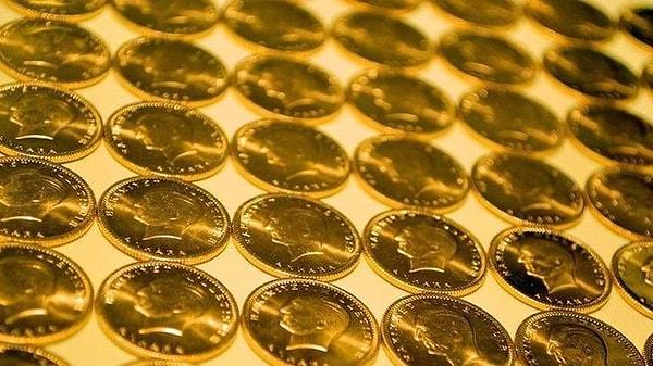 Ons altın, gün sonunda 1.943 dolardan, gram altın 1.248 TL'den karşılık bulurken, Kapalıçarşı'da gram altın 1.400 TL'den işlem gördü.