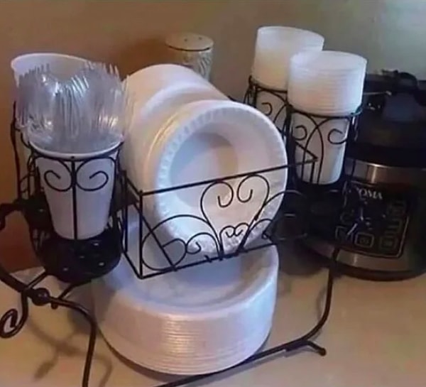 4. Наборчик посуды для настоящих любителей минимализма...