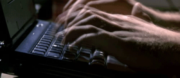 Стучать по клавиатуре. Стучит по клавиатуре. Гиф печатает на клавиатуре. Компьютер гиф. Печатает на компьютере гиф.