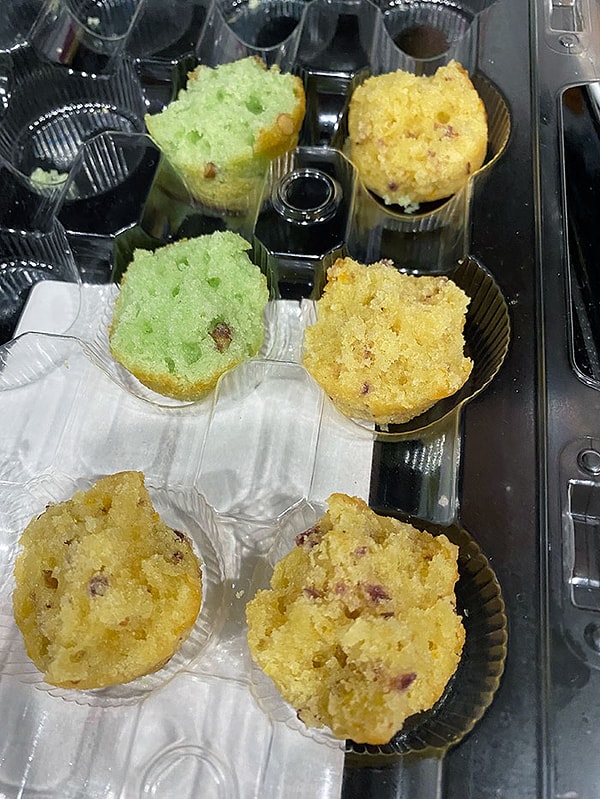 4. «Я с нетерпением ждала маффинов на завтрак, и вот что нашла. Он съел верх и оставил это для меня»