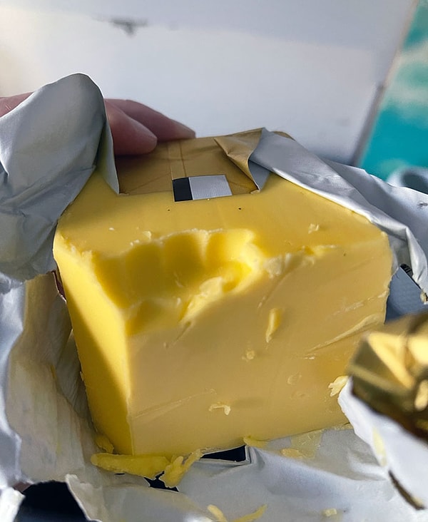 9. «Я очень терпеливо жду, когда мой жених проснется, чтобы узнать, почему на масле след от укуса»