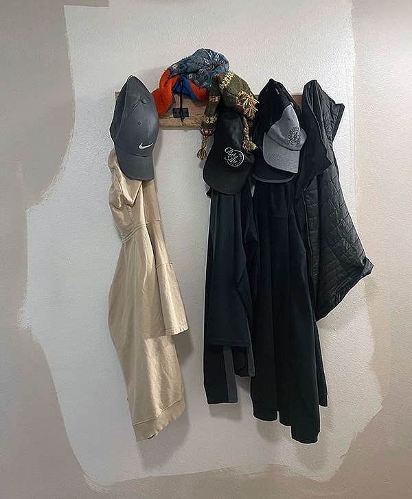 17. «Я порвала мышцу плеча, поэтому муж сказал, что покрасит стену сам. Вот результат»