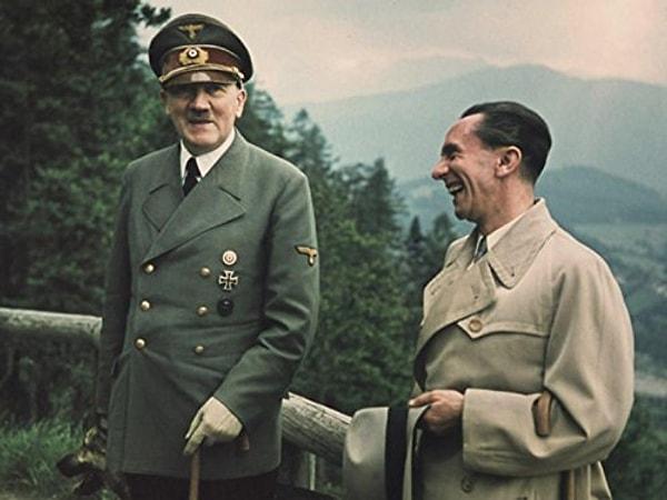Halkı Aydınlatma ve Propaganda Bakanı Joseph Goebbels'ın Hitler'i yönlendiren propaganda teknikleri