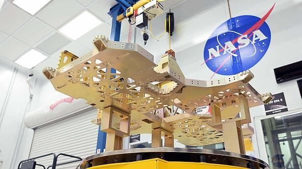 5. Mart: NASA, insanların yeniden Ay'a ayak basmasını hedeflediği Artemis uzay programı için gönderilecek olan yeni uzay aracı VIPER'ın çalışmalarına başladı, yapım aşamasından ilk fotoğraf paylaşıldı!