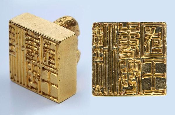 1. Japonya'nın bir ülke olarak ilk metinsel kaydı olan altın Na Mührü. M.S. 57 yılından kalma, Çin/Japonya.