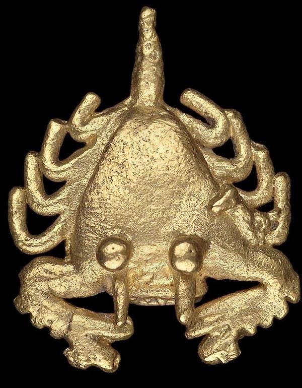 9. Altın at nalı yengeci heykeli, Kosta Rika. M.S. 500'lü yıllara ait olduğu tahmin ediliyor.