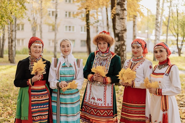 8. К какой группе относятся марийцы?