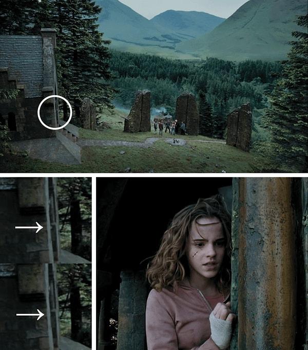11. Harry Potter and the Prisoner of Azkaban (2004) filminde Hermione'ın Malfoy'la yüzleştiği sahnede taş kapının içinde çok küçük bir el gözüküyor.