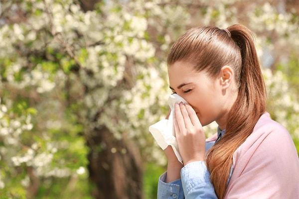 Polen alerjisi olarak da bilinen bahar alerjisinin belirtileri ise şu şekildedir;
