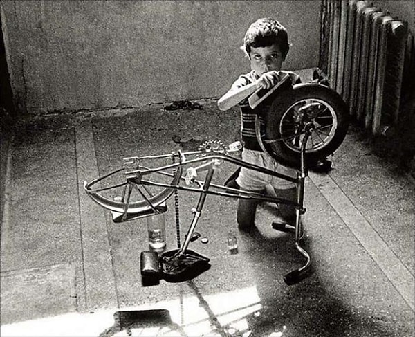 18. Для многих советских ребят велосипед был заветной мечтой. Кому-то они доставались «по наследству» от старших братьев, кому-то их дарили на дни рождения.