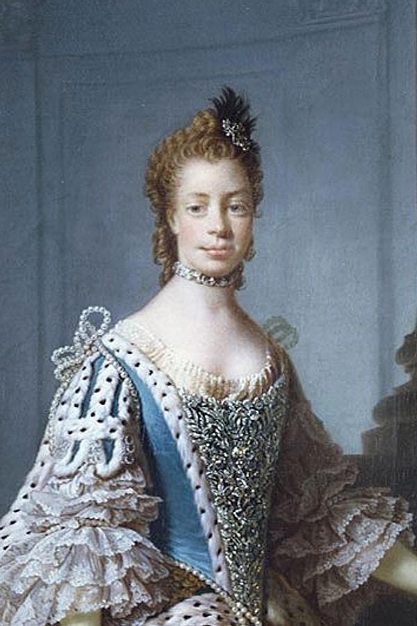 Mecklenburg-Strelitz kökenli kraliyet ailesinden gelen Kraliçe Charlotte, III. George'un da eşiydi.