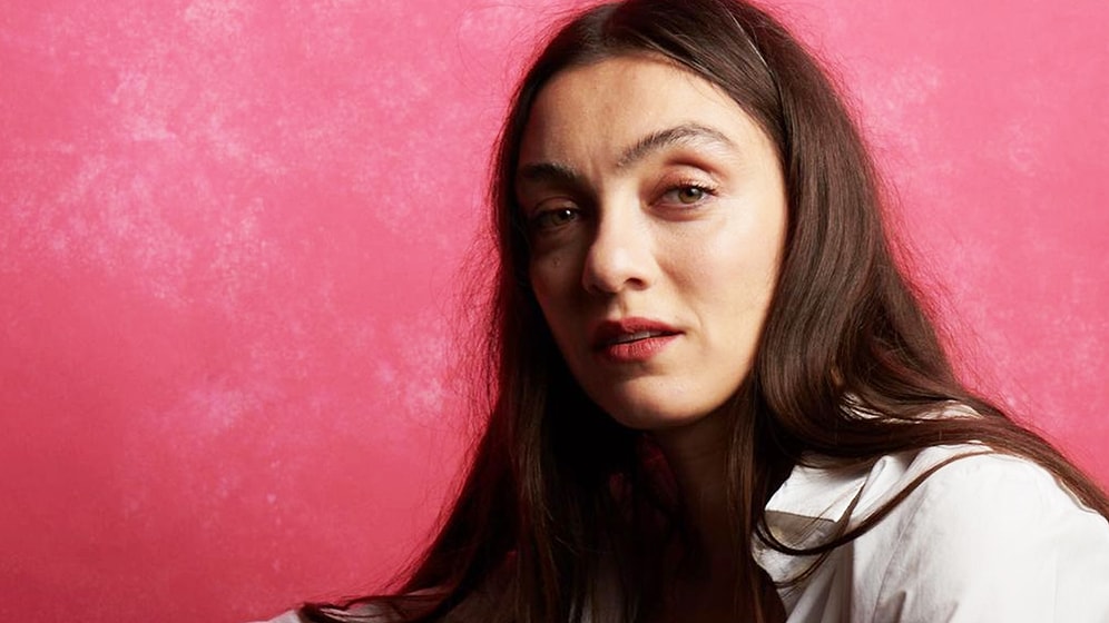 Merve Dizdar: A Rising Star of Turkish Cinema, Captivating Audiences Worldwide