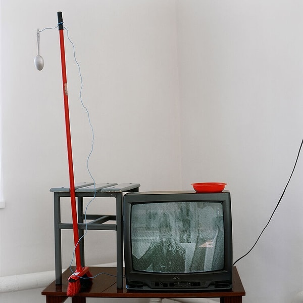 Во время одного из посещений в комнате отдыха проводились ремонтные работы, и телевизионную антенну пришлось временно снять.