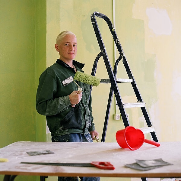 Маня мастерит декорации к праздничным постановкам и увлекается ландшафтным дизайном.