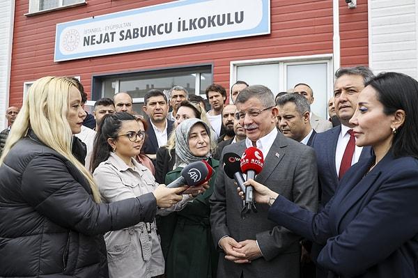 Oy kullandıktan sonra açıklama yapan Davutoğlu, CHP İstanbul Milletvekili Ali Şeker'e yönelik saldırıyı kınadı.