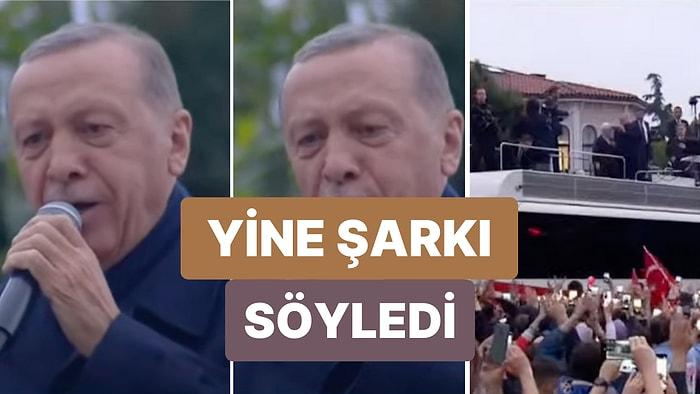 Erdoğan Zafer Konuşması Yapmak Üzere Çıktığı Otobüste "Duyanlara Duymayanlara" Şarkısını Söyledi