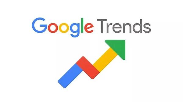 Google Trends, seçilen saat aralığı ve bölgede bulunan internet kullanıcıların en çok hangi ifadeyi arattıklarını bir bir gösteriyor.