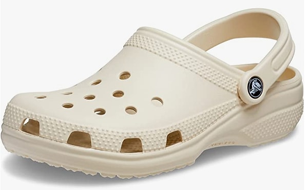 8. Crocs rahatlığını tadan bir daha asla vazgeçemiyor.