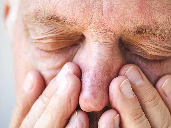 Sinüs, yaşamın ilk yıllarında yüzün kemiklerindeki küçük bir cepten veya keseden gelişmeye başlar.