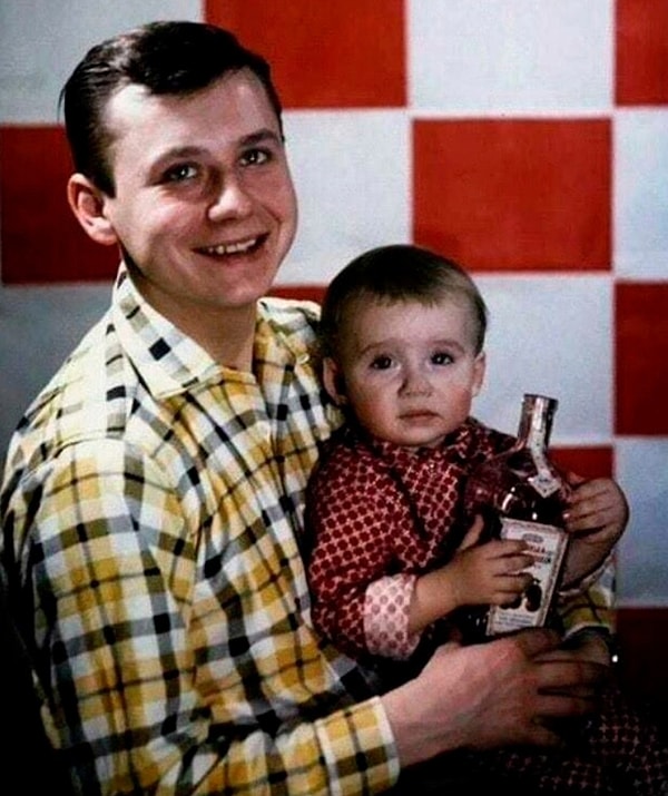 2. Олег Табаков с сыном