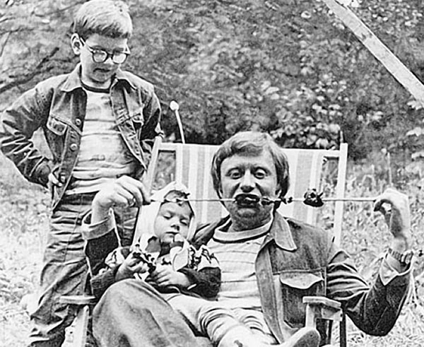 4. Андрей Миронов с детьми