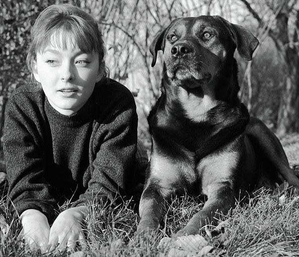 20. Анастасия Вертинская со своим четвероногим другом