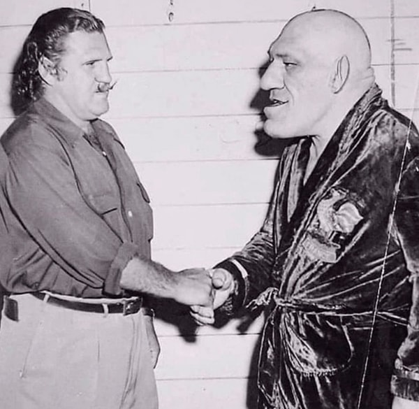 7. Уильям Стейг, создатель Шрека, с профессиональным рестлером Морисом Тилле, который был источником вдохновения для персонажа