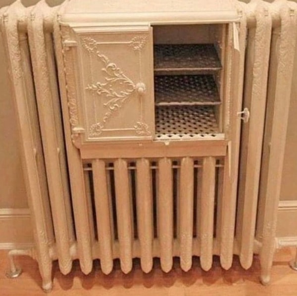22. Чугунный радиатор викторианской эпохи с подогревателем хлеба