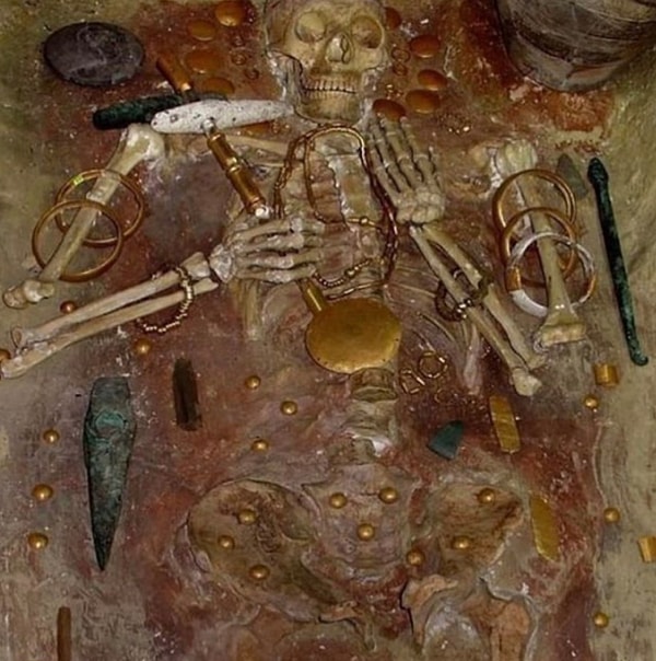 35. Скелет с самым древнем в мире золотом, найденный у Черного моря