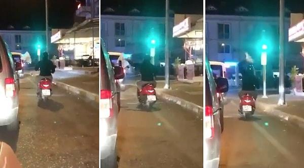 Seçim sonuçlarının açıklanmasının ardından bir vatandaşın, aracından AKP bayrağı sallayarak tur attığı esnada motosikletiyle oradan geçen başka bir vatandaş, bayrağını alıp yere attı.