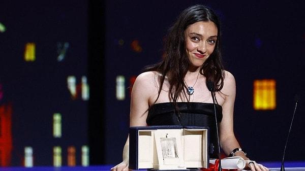 Nuri Bilge Ceylan'ın son festival filmi Kuru Otlar Üstüne'nin başrol oyuncularından biri olan Merve Dizdar, En İyi Kadın Oyuncu Ödülü'nü kazandı.