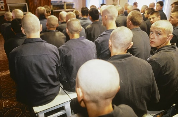 8. Заключенные-подростки.