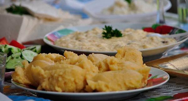 9. Patates ve mısır unu yardımıyla yapılan bir tür ekmek olan 'Riplianka', nereye özgü bir yemek sence?
