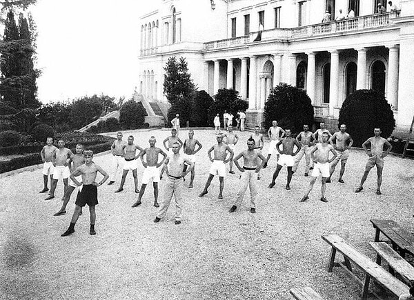 Санаторий для рабочих и крестьян в Большом Ливадийском дворце. СССР, Ялта, 1923